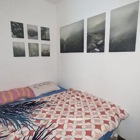 Apartment Sunny Courtyard Sleeps 4 With Parking