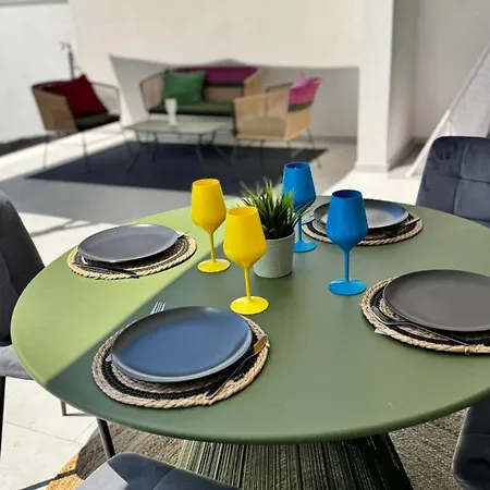 Sunny Courtyard Sleeps 4 With Parking * Bari
