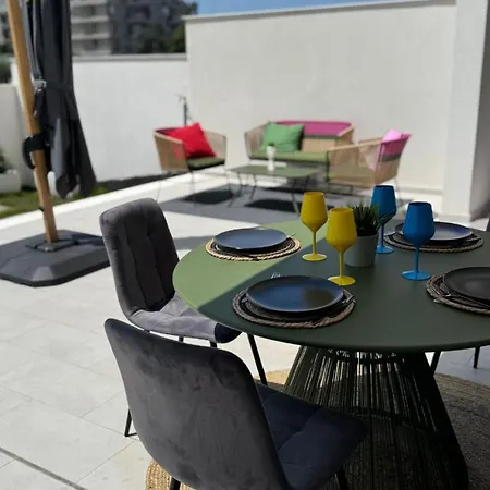 Sunny Courtyard Sleeps 4 With Parking * Bari