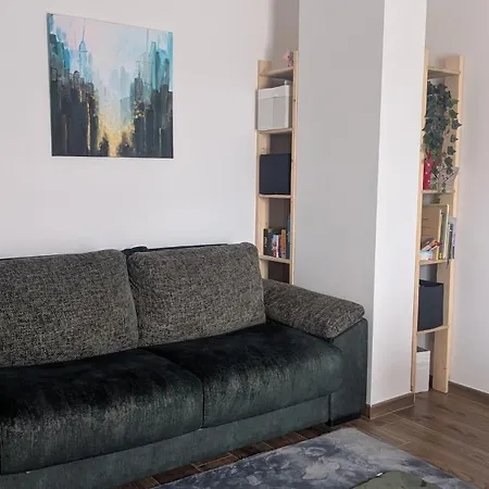Sunny Courtyard Sleeps 4 With Parking *
